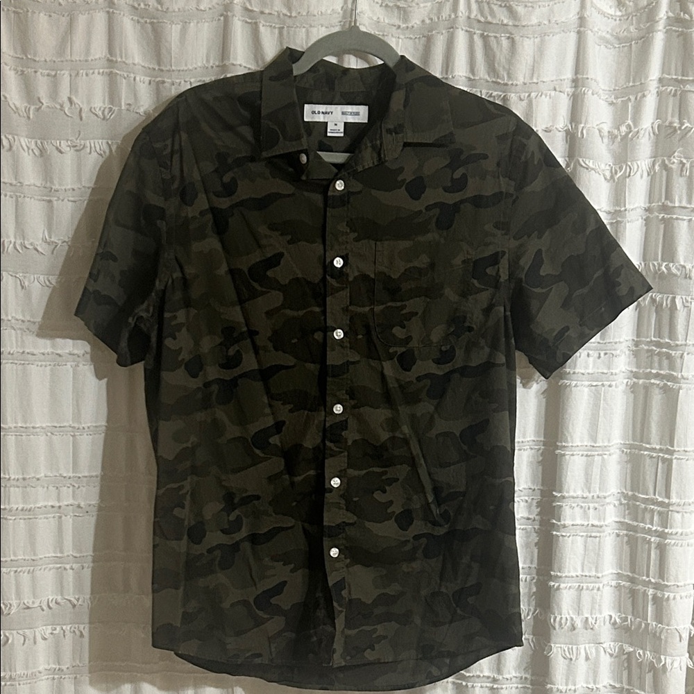 Old Navy Men's Green Camouflage Button Down Shirt